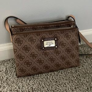 NEW without tags, GUESS crossbody purse